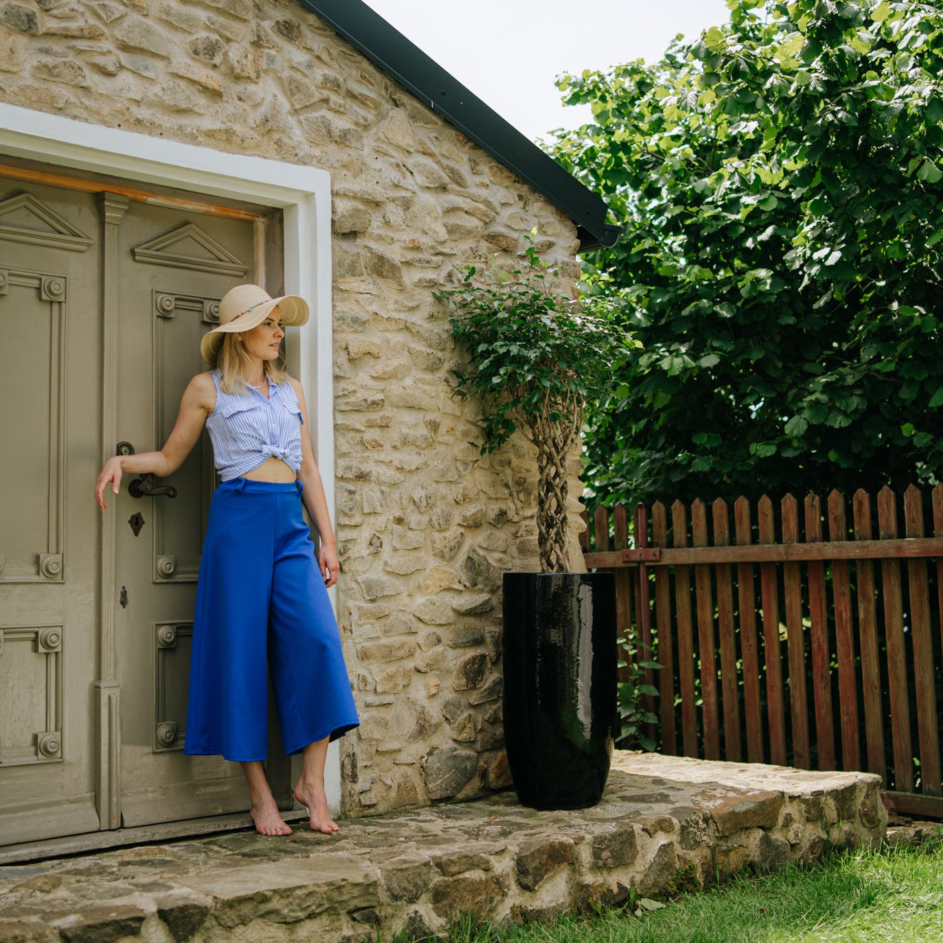 Keramicky květináč Athena - Černý