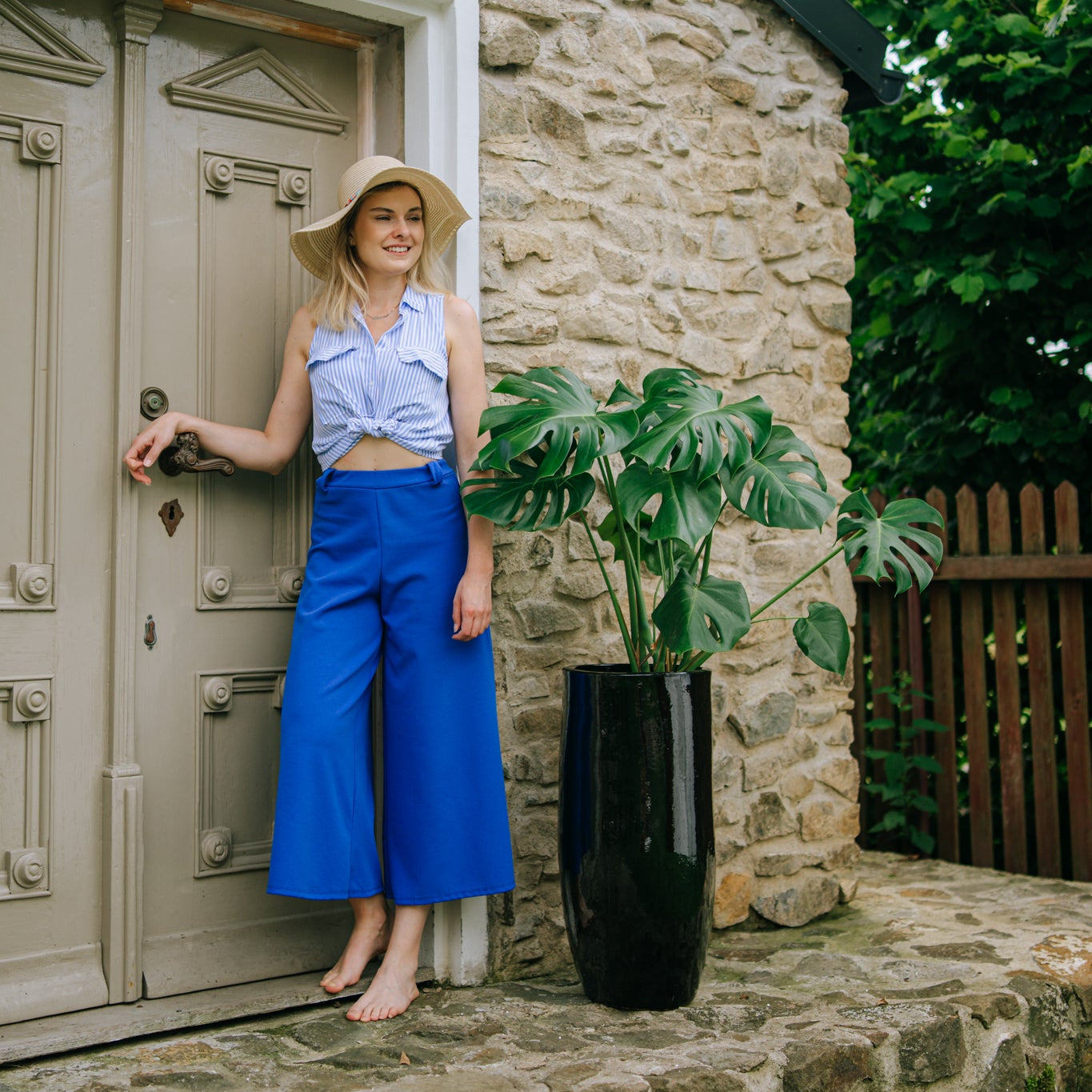 Keramický květináč ATHENA černá – styl Provence, robustní a elegantní