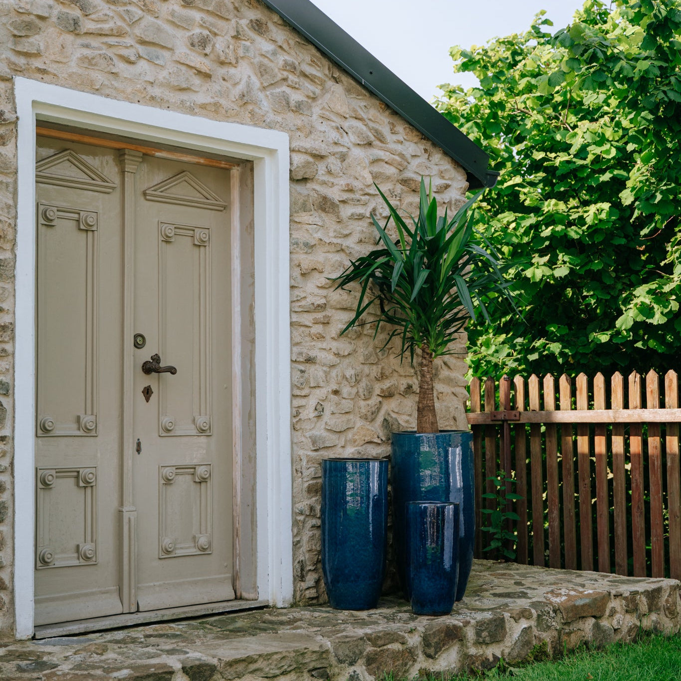 Keramicky květináč Athena - Mořsky modrá