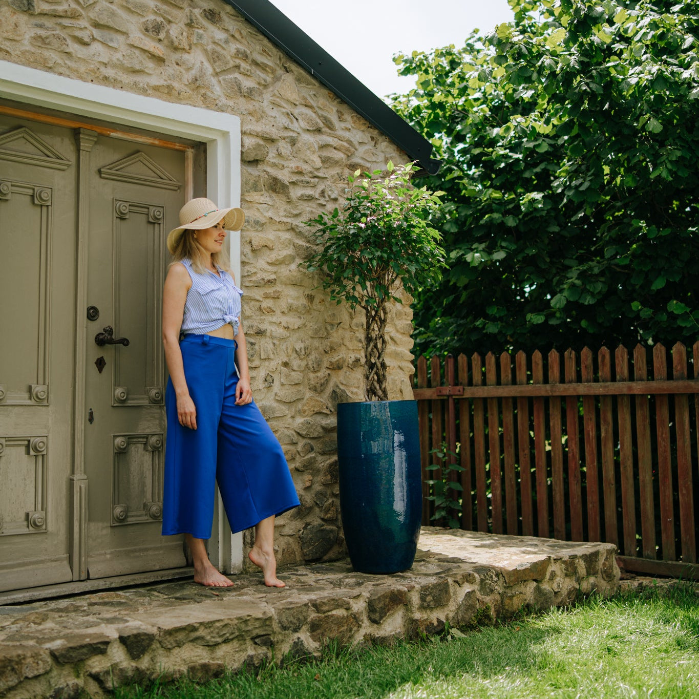 Keramicky květináč Athena - Mořsky modrá