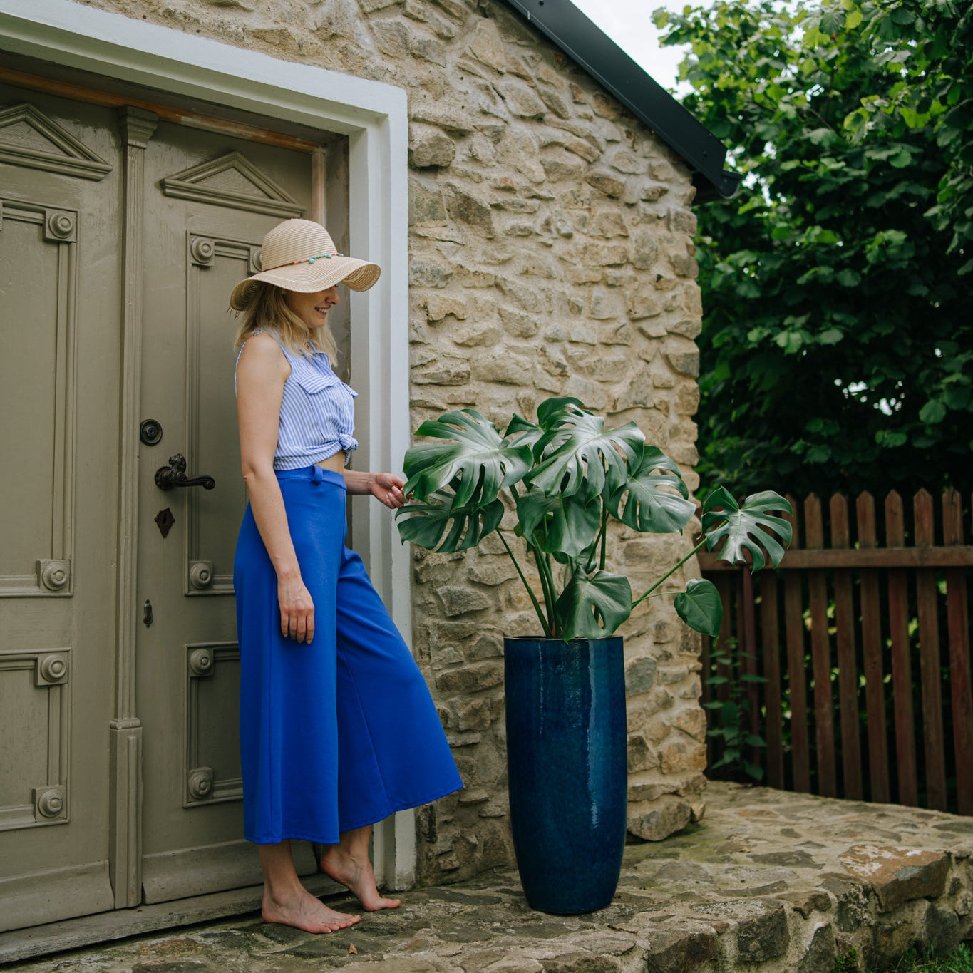 Keramický květináč ATHENA mořsky modrá – styl Provence, robustní a elegantní