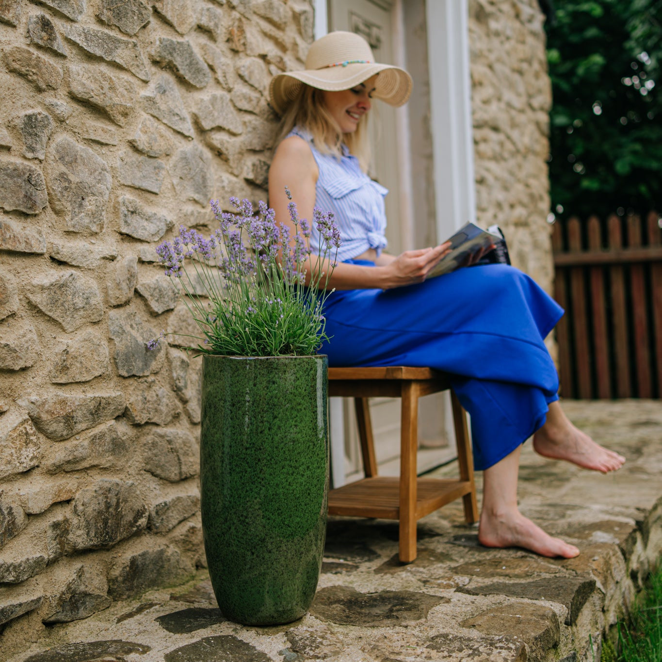 Keramický květináč ATHENA tropická zelená – styl Provence, robustní a elegantní