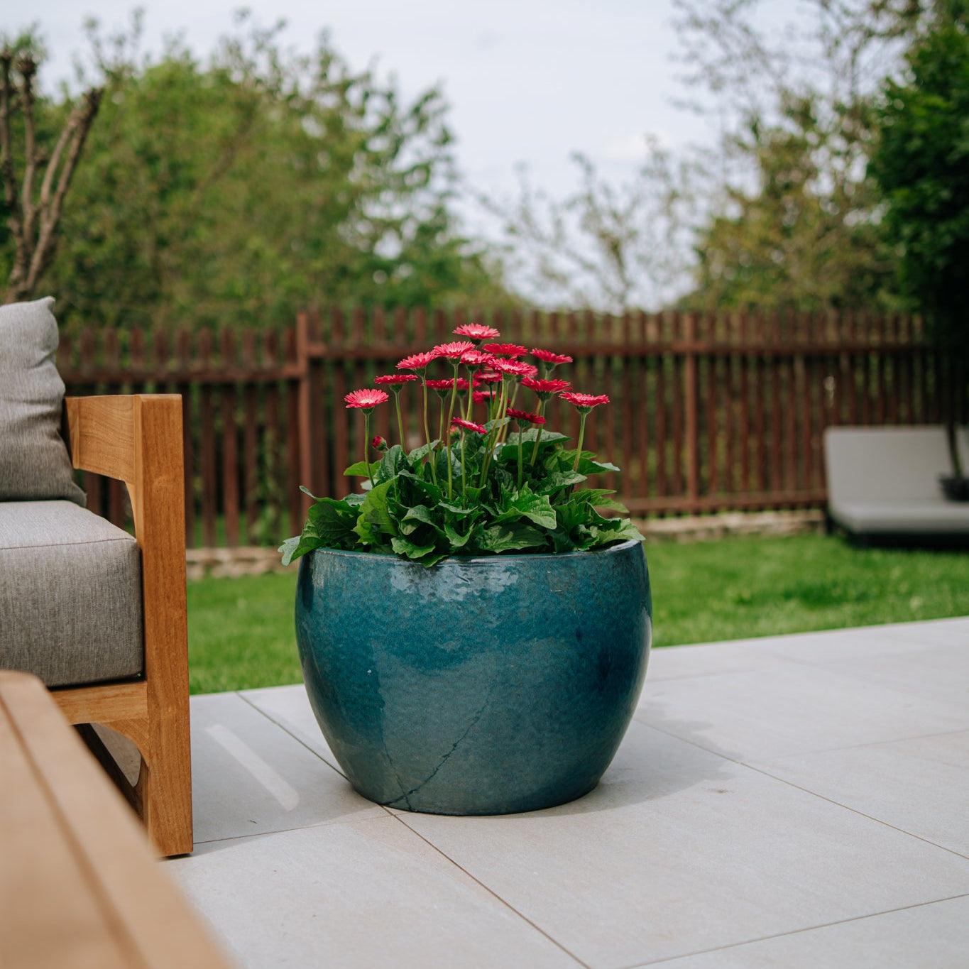 Keramicky květináč Romulus - Azurově modrá