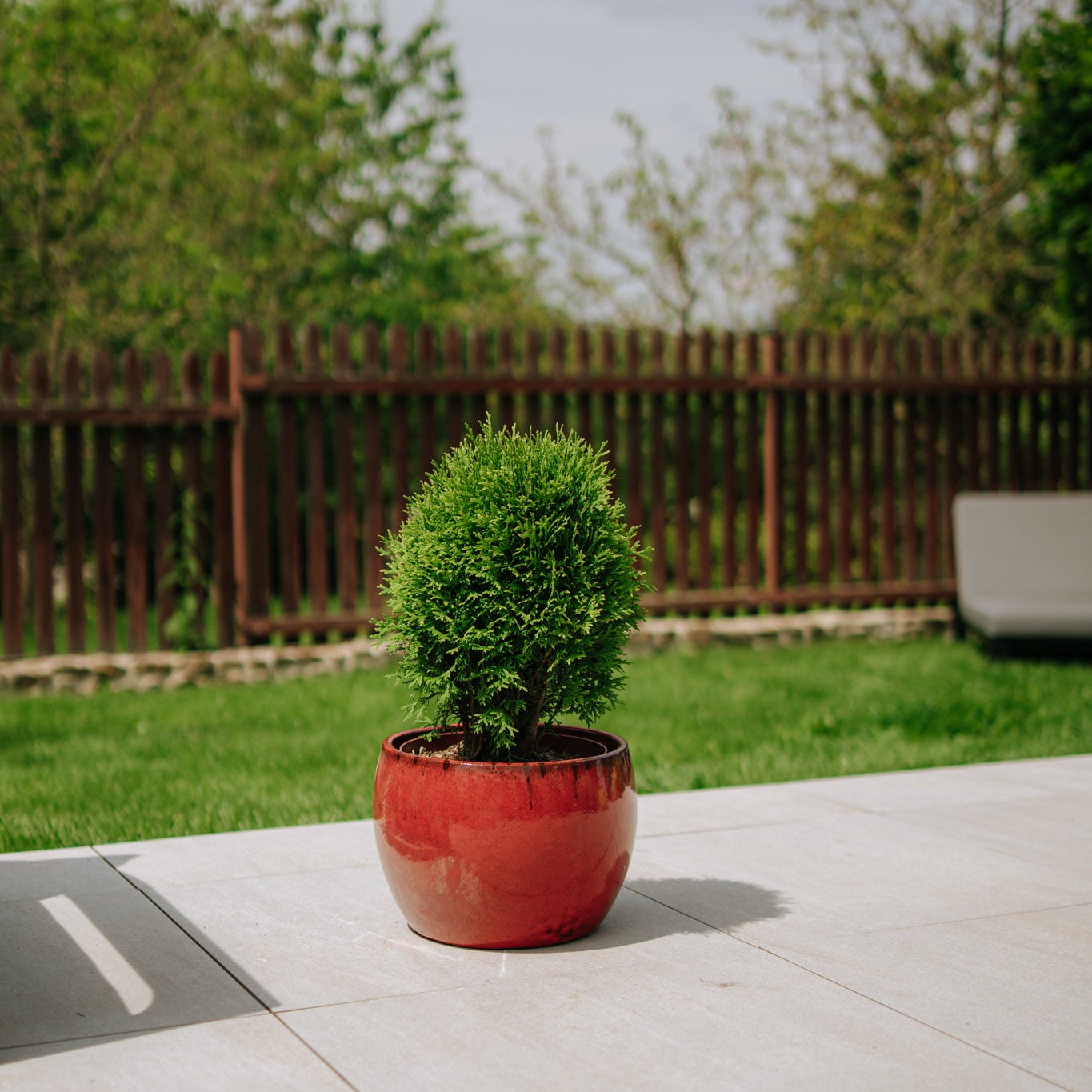 Keramicky květináč Romulus - Tropická červená