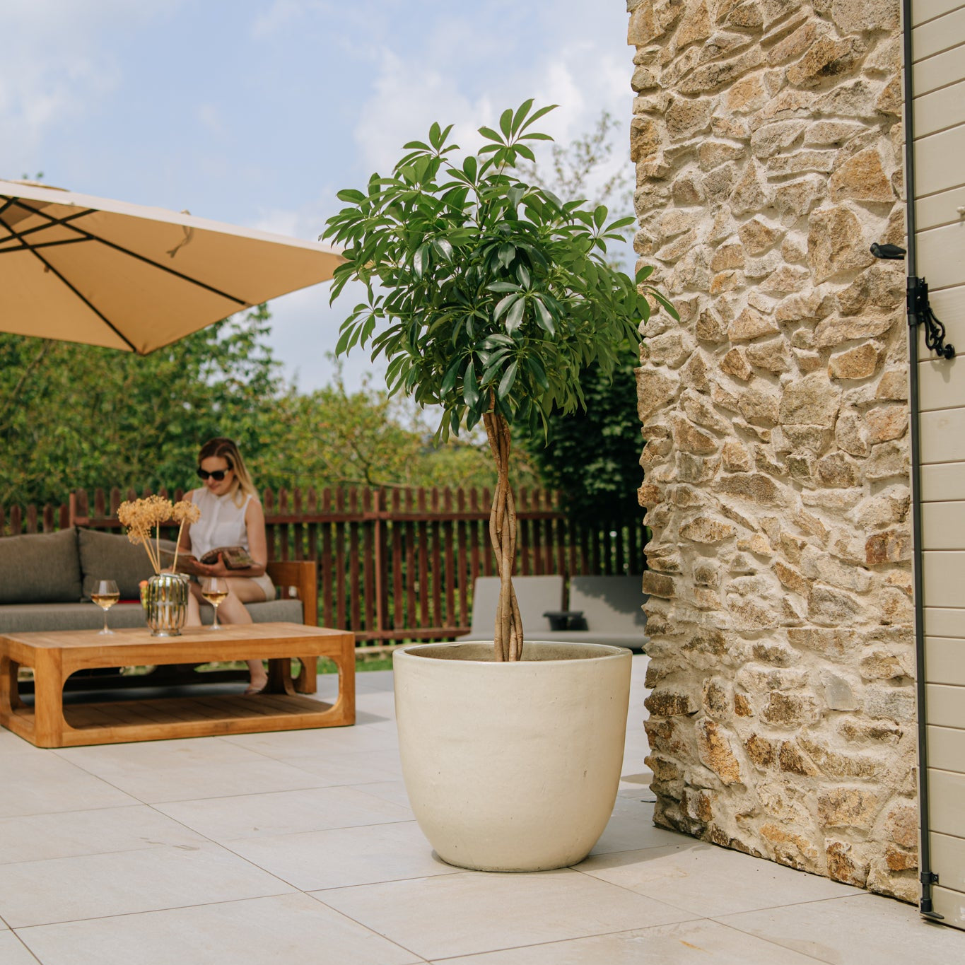 Keramický květináč LANCELOT Krémový – styl Provence, robustní a elegantní