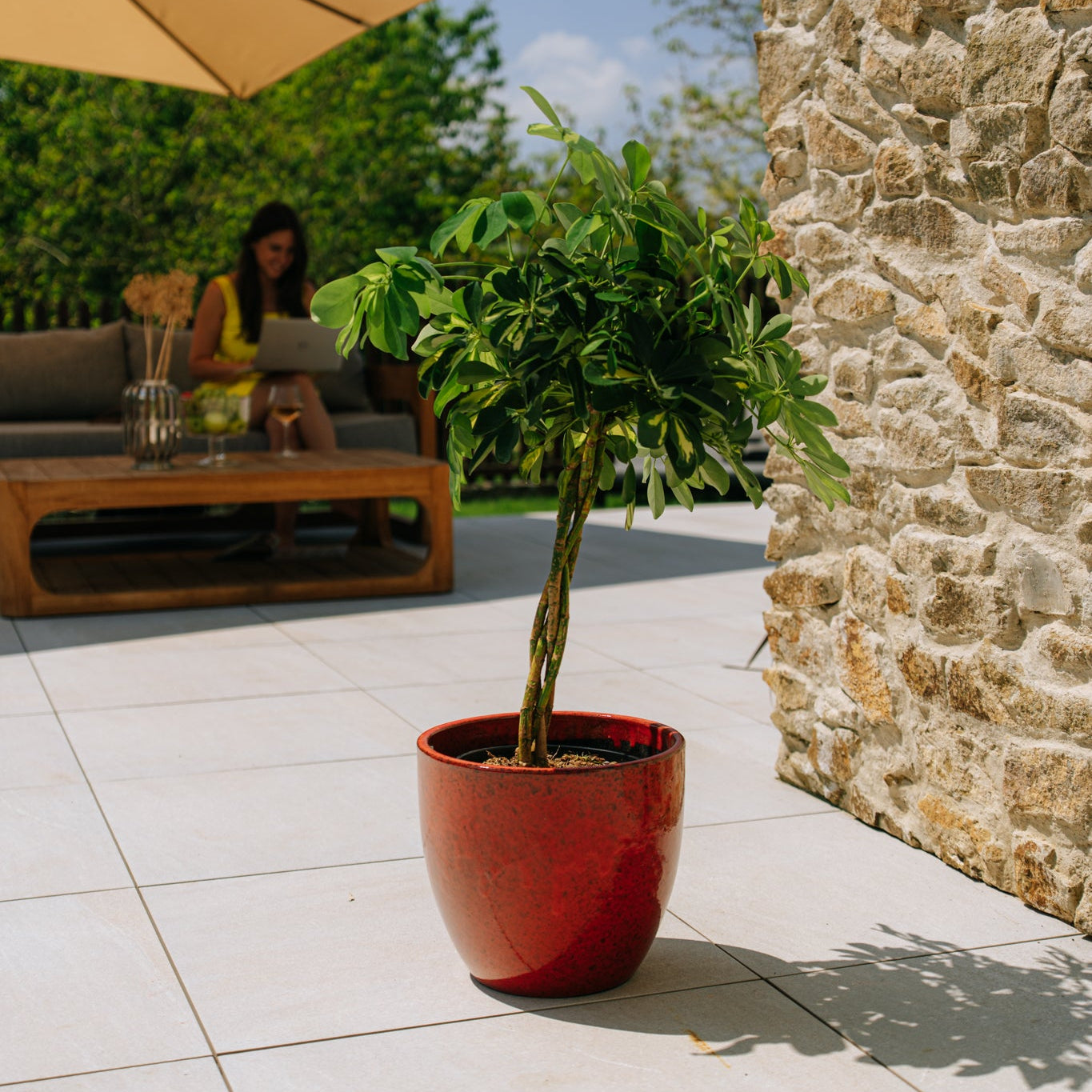 Keramický květináč LANCELOT tropická červená – styl Provence, robustní a elegantní