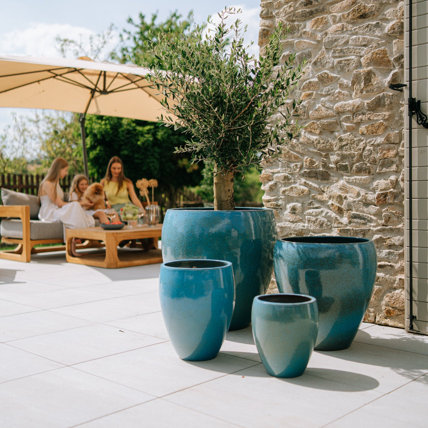 Provencelia květináč LAFONTAINE ocelově modrá – glazovaná terakota, styl Anduze