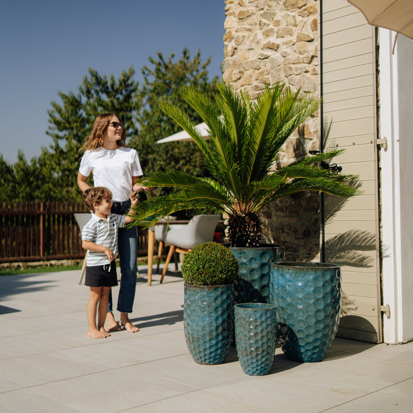 Provencelia květináč MEROVEE ocelově modrá – glazovaná terakota, styl Anduze