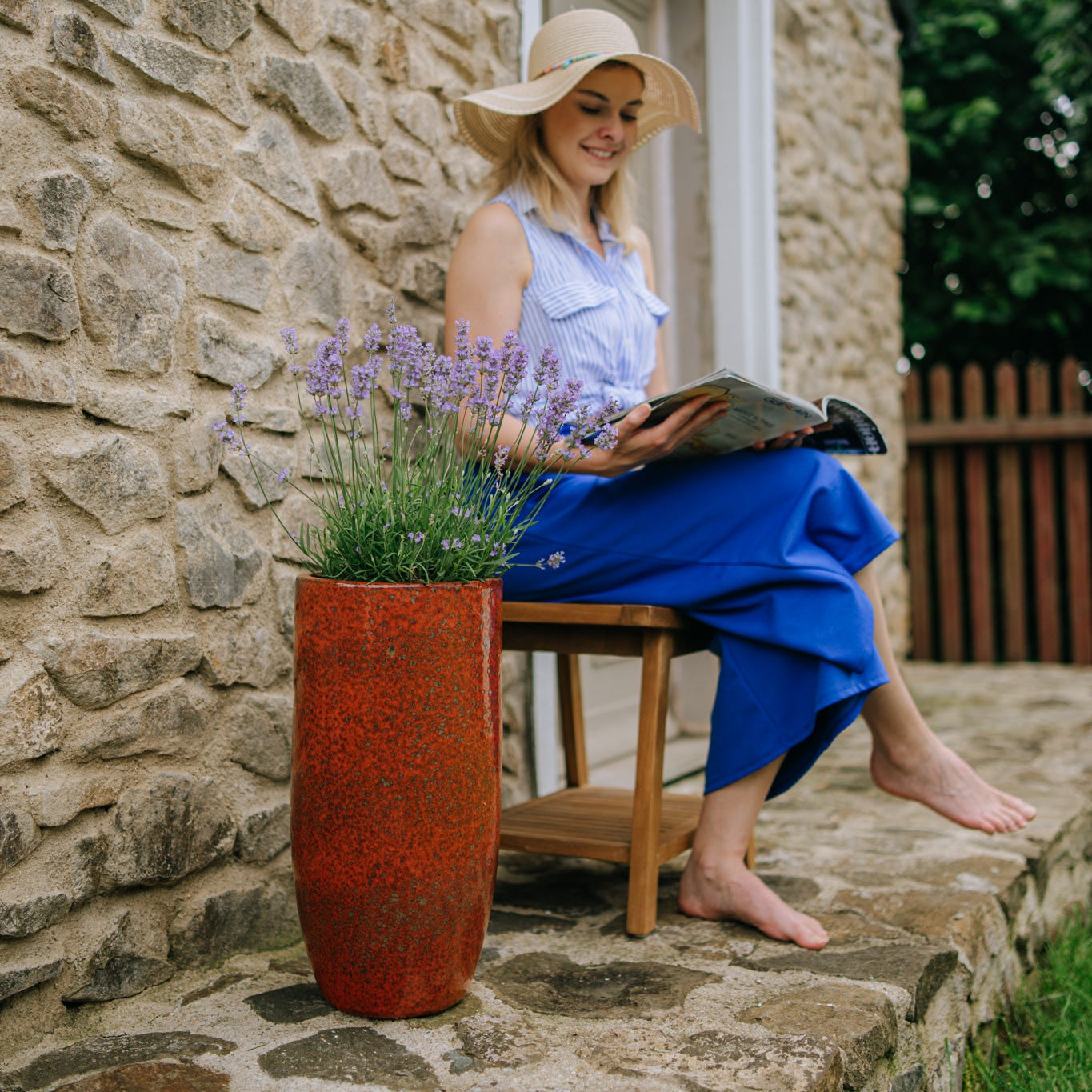 Keramický květináč ATHENA podzimní oranžová – styl Provence, robustní a elegantní