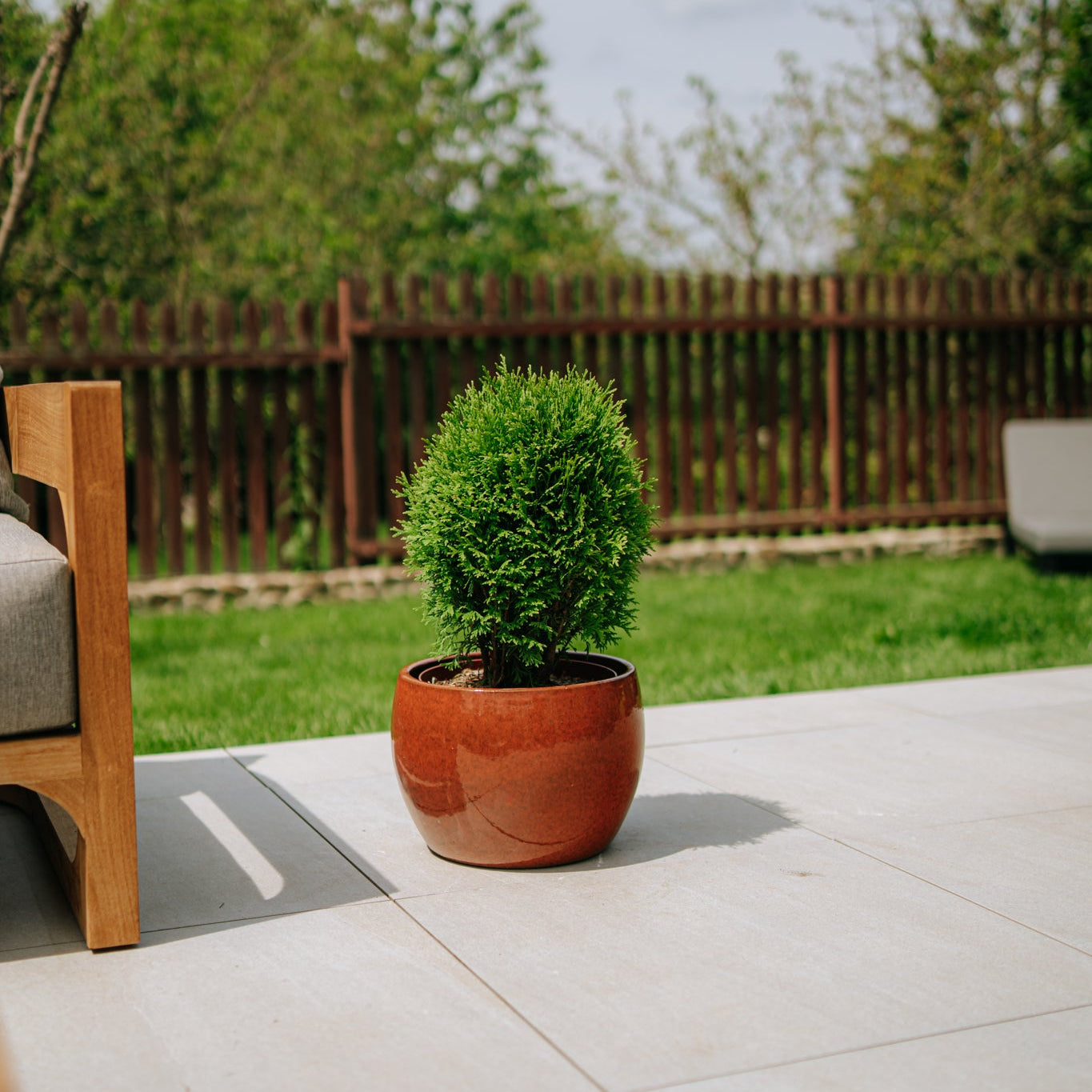 Keramicky květináč Romulus - Tropická oranžová