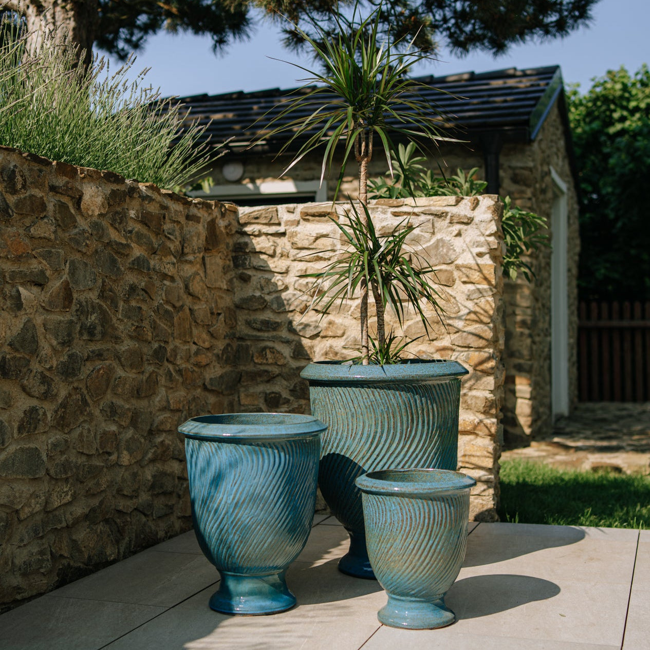 Provencelia květináč MORGANE Ocelově modrý – glazovaná terakota, styl Anduze