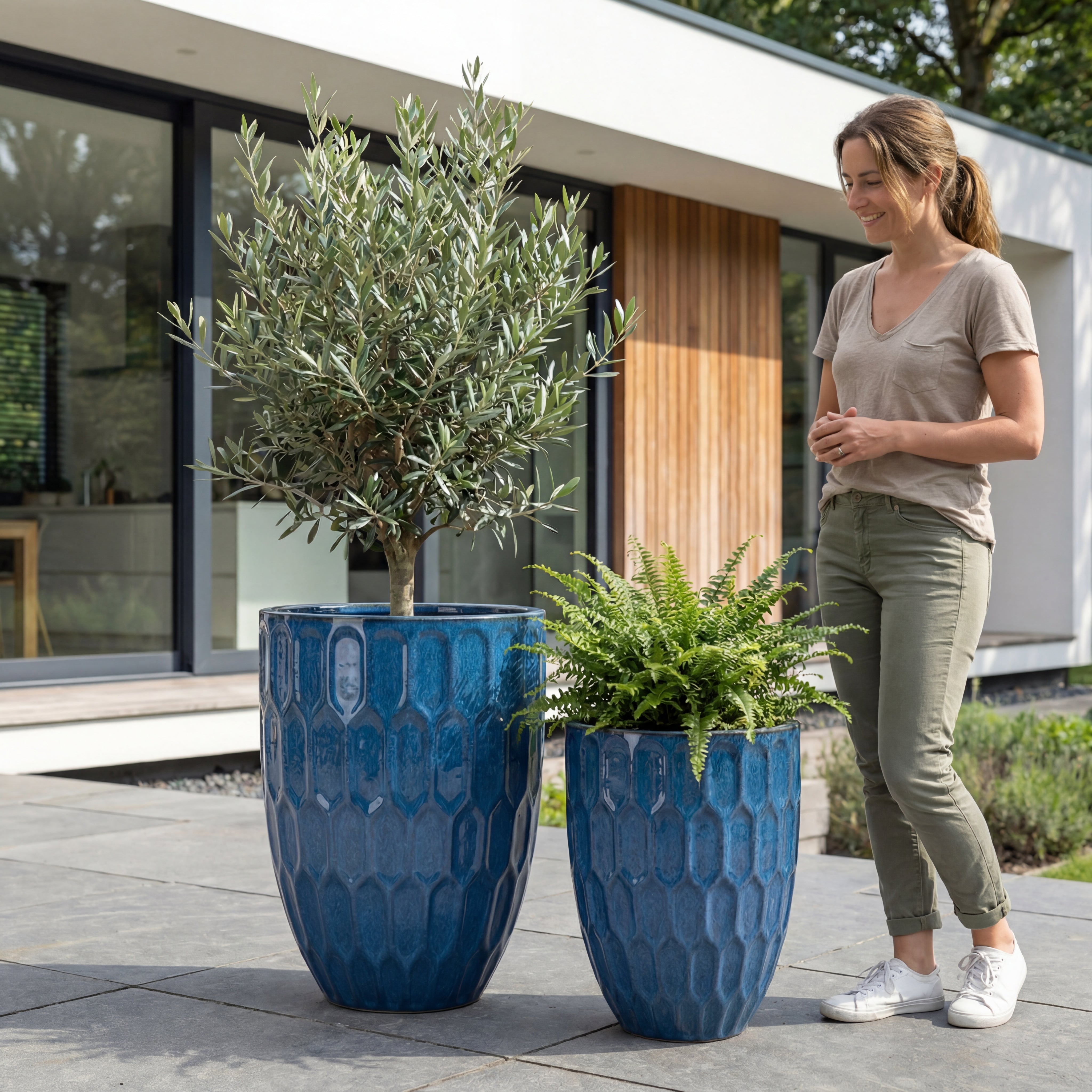 Stylový keramický květináč DAUDET v interiéru