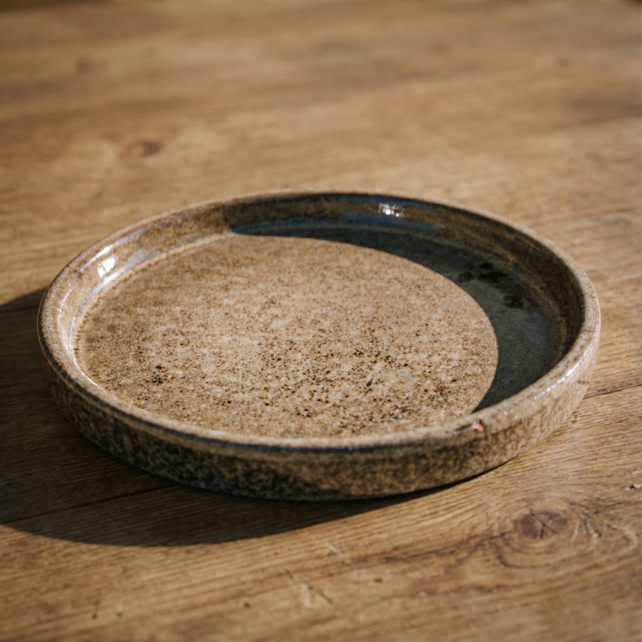 Podmiska pod květináč - Tygrovaná bílá