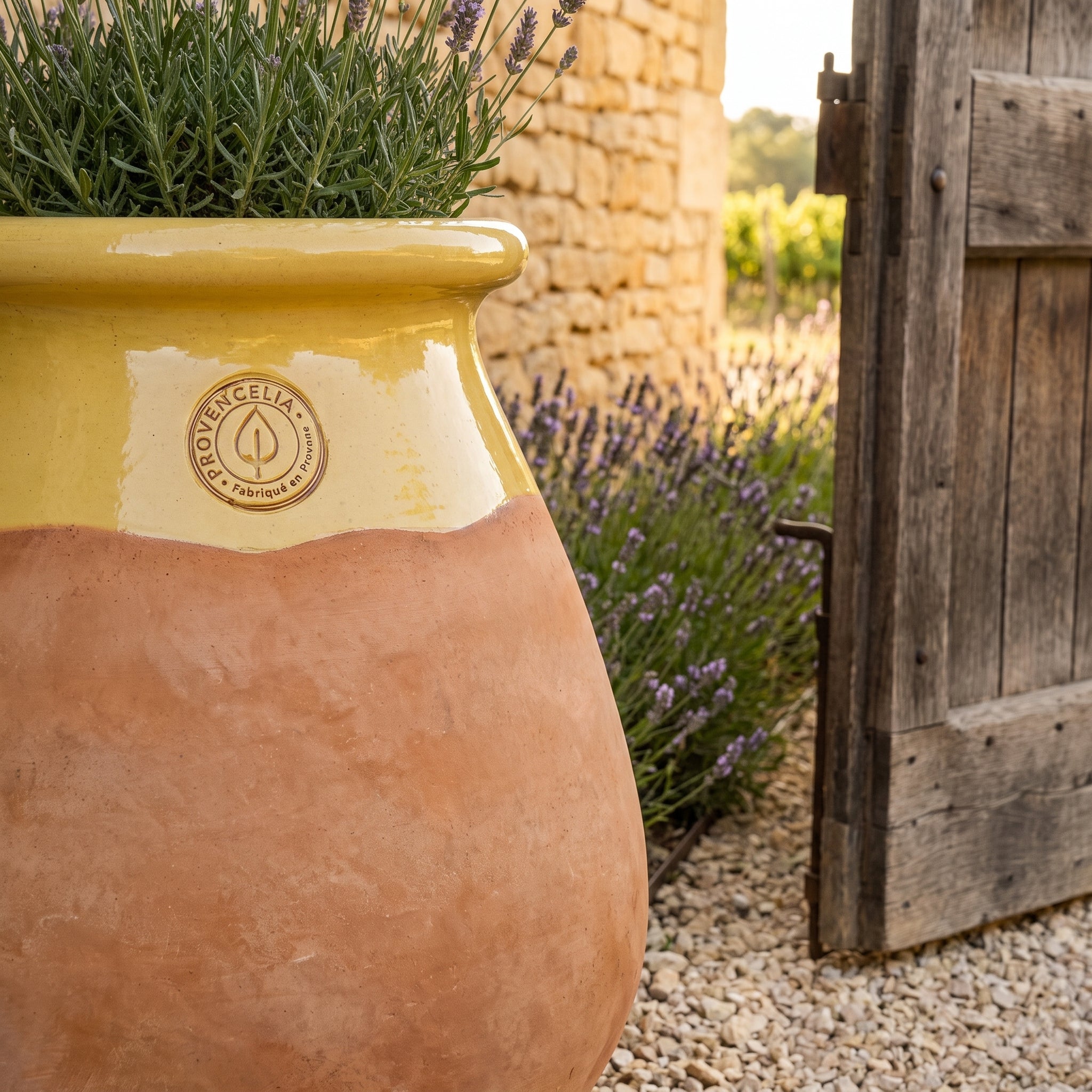 Provensálský biot MADE IN PROVENCE – terakota cérusée s medovým límcem - XL (63 cm)